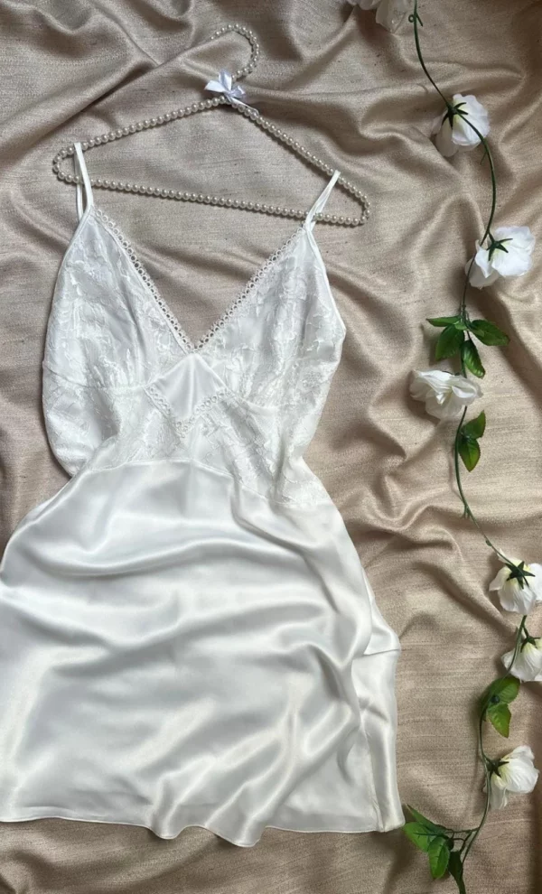 nuisette-blanche-dentelle-satin