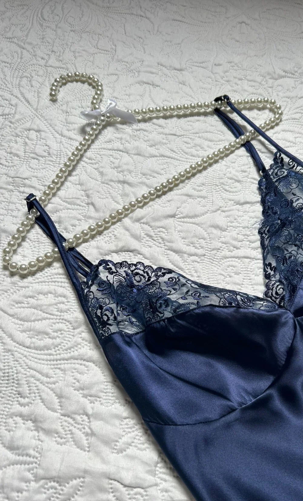 La Mystérieuse - Ensemble peignoir nuisette grande taille en satin – Image 2