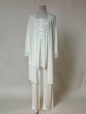 Ensemble maternité vintage blanc ivoire 3 pièces en coton avec haut boutonné pour allaitement, peignoir et pantalon, fabriqué en Turquie.