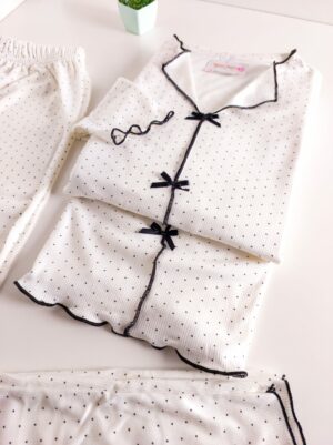 La Délicate (pois noirs)