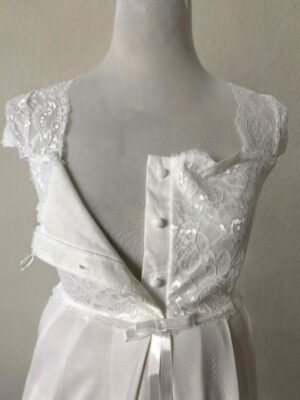 Ensemble maternité vintage blanc ivoire 3 pièces en coton avec haut boutonné pour allaitement, peignoir et pantalon, fabriqué en Turquie.