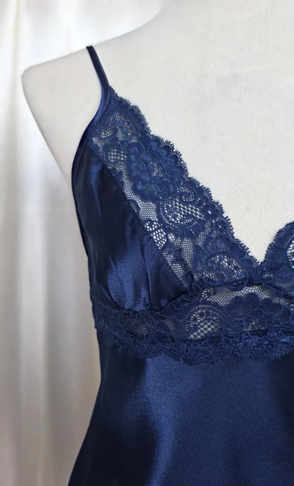 nuisette-soie-bleu-marine-dentelle (2)